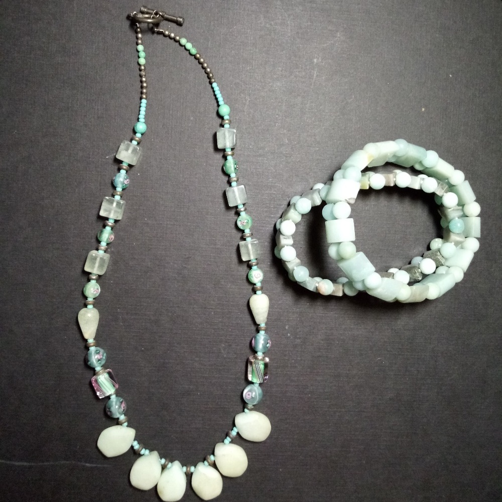 AQUA BEADED NECKLACE WITH TWO BEADED BRACELES